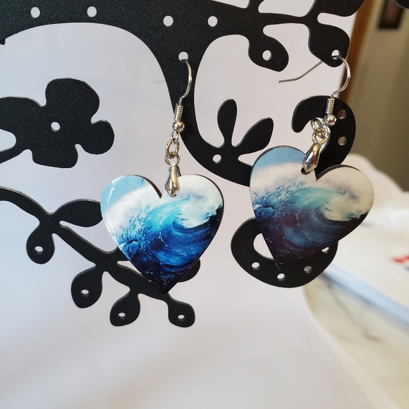 Ocean Wave Heart Shape Earrings - Picture 7 of 7